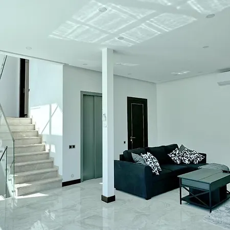 Villa Welcs De Lujo 461 Emp Con Piscina Privada
